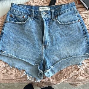 Abercrombie high rise mom short